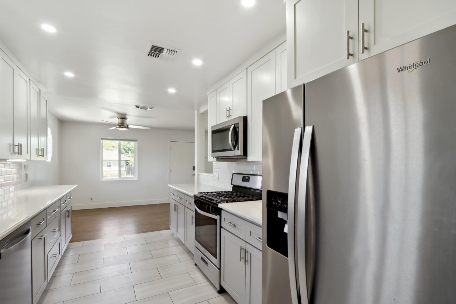 Detail Gallery Image 17 of 59 For 5250 71st St, Sacramento,  CA 95820 - 3 Beds | 1 Baths