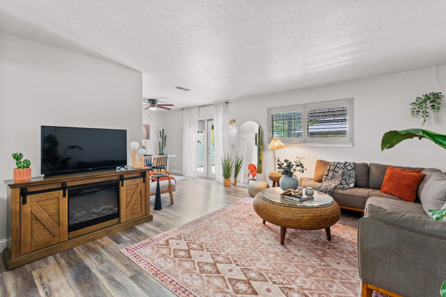 Detail Gallery Image 3 of 63 For 7242 22nd St, Rio Linda,  CA 95673 - 3 Beds | 2 Baths