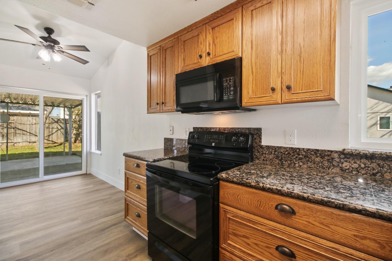 Detail Gallery Image 14 of 38 For 8237 Auberry Dr, Sacramento,  CA 95828 - 3 Beds | 2 Baths