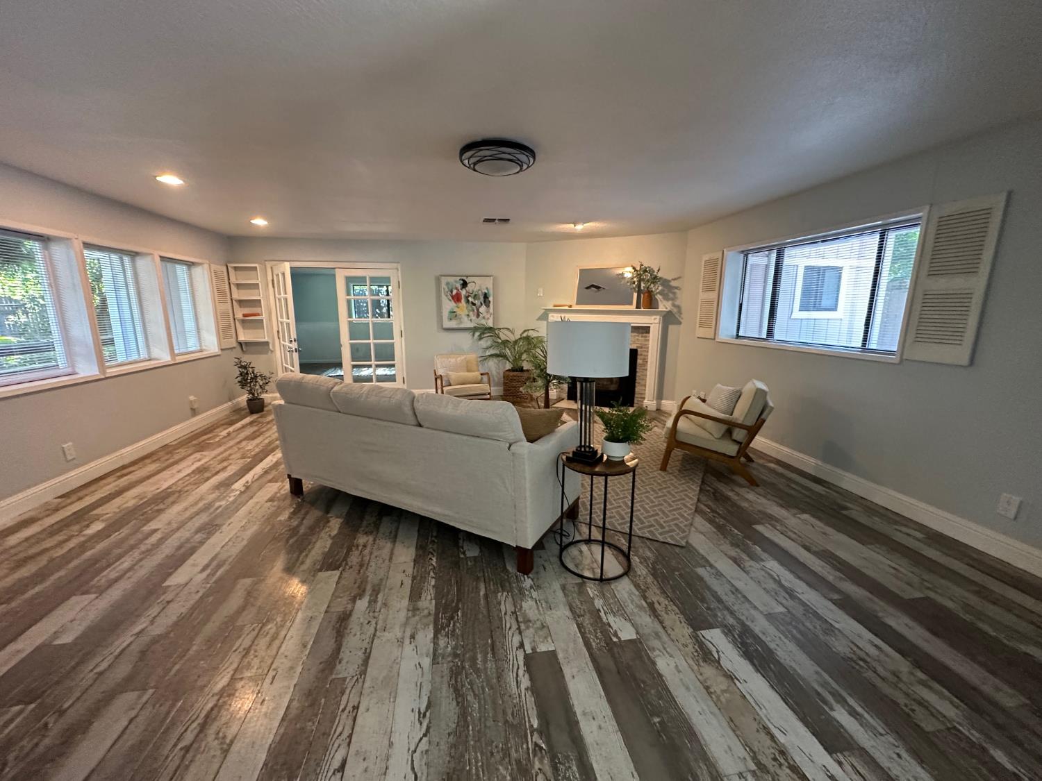 Detail Gallery Image 11 of 41 For 5640 North Ave, Carmichael,  CA 95608 - 4 Beds | 4 Baths
