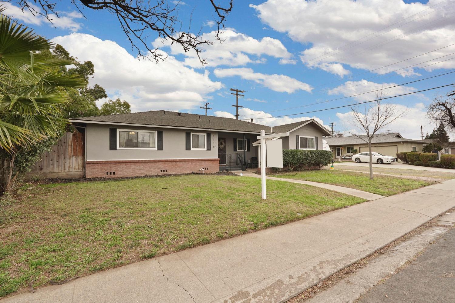 Detail Gallery Image 4 of 42 For 1118 Hawthorne Ave, Modesto,  CA 95350 - 3 Beds | 2 Baths