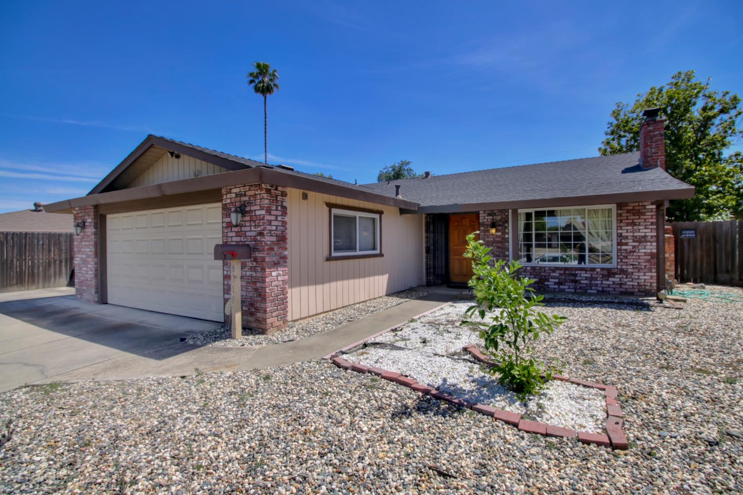 Detail Gallery Image 1 of 26 For 6310 Tina Ct, Carmichael,  CA 95608 - 3 Beds | 2 Baths