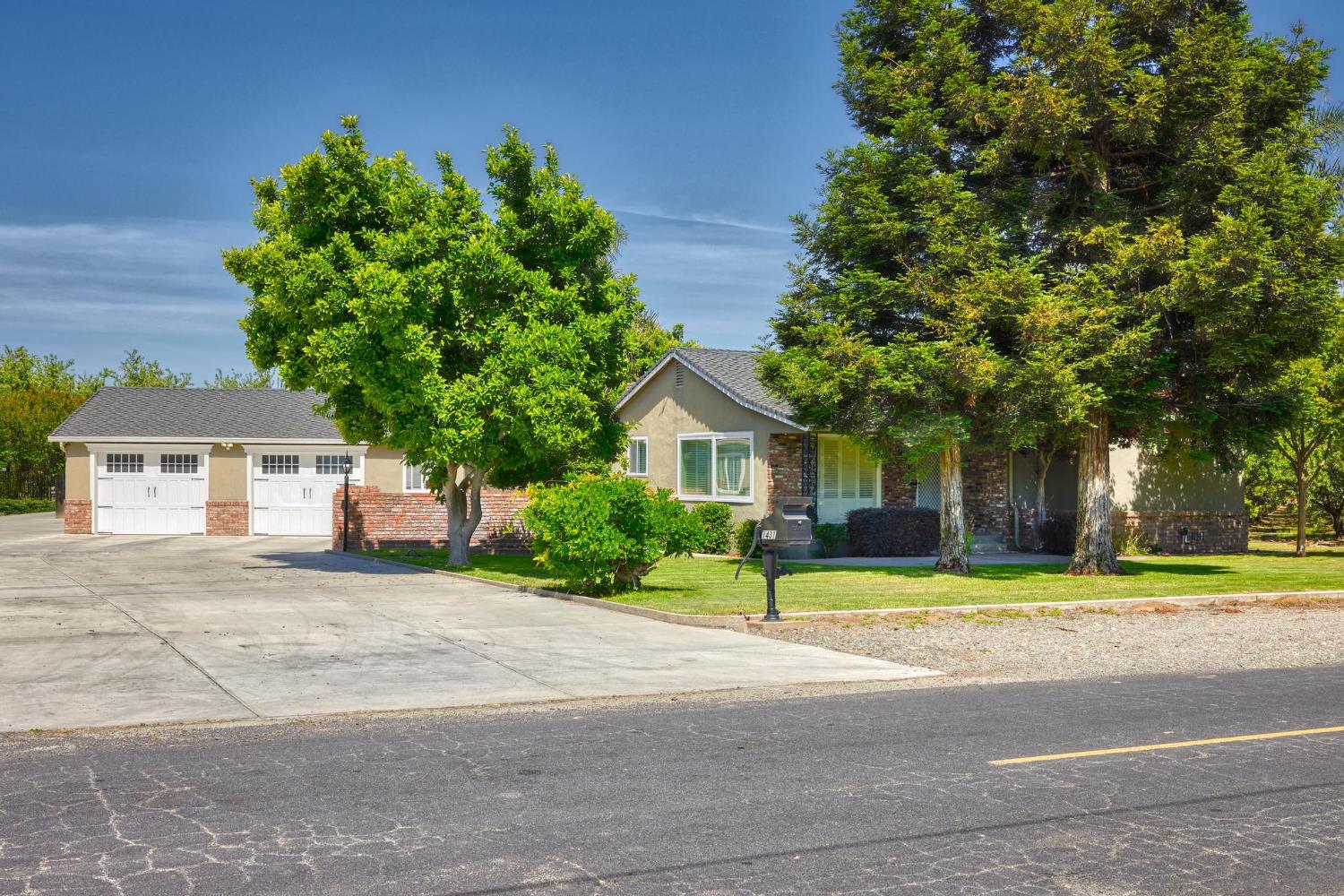 Detail Gallery Image 2 of 33 For 1431 Clark Rd, Modesto,  CA 95358 - 3 Beds | 2 Baths