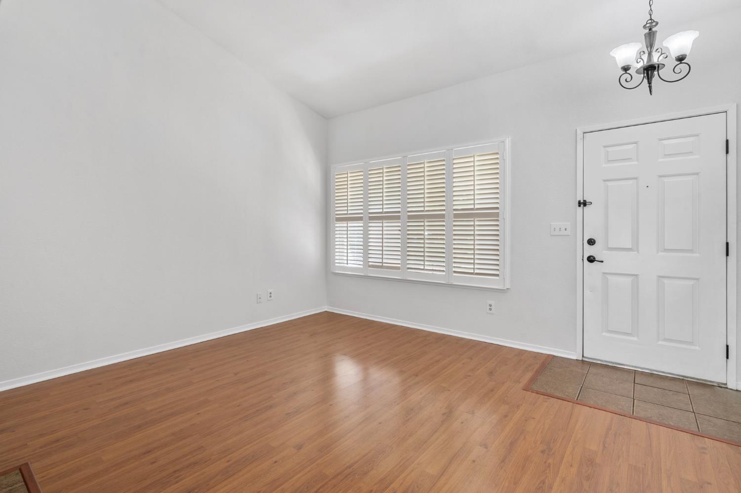 Detail Gallery Image 5 of 21 For 4805 Sun Brook Dr, Salida,  CA 95368 - 3 Beds | 2 Baths