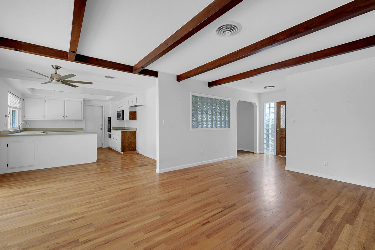 Detail Gallery Image 12 of 25 For 1440 Peach Tree Ln, Yuba City,  CA 95993 - 3 Beds | 2 Baths