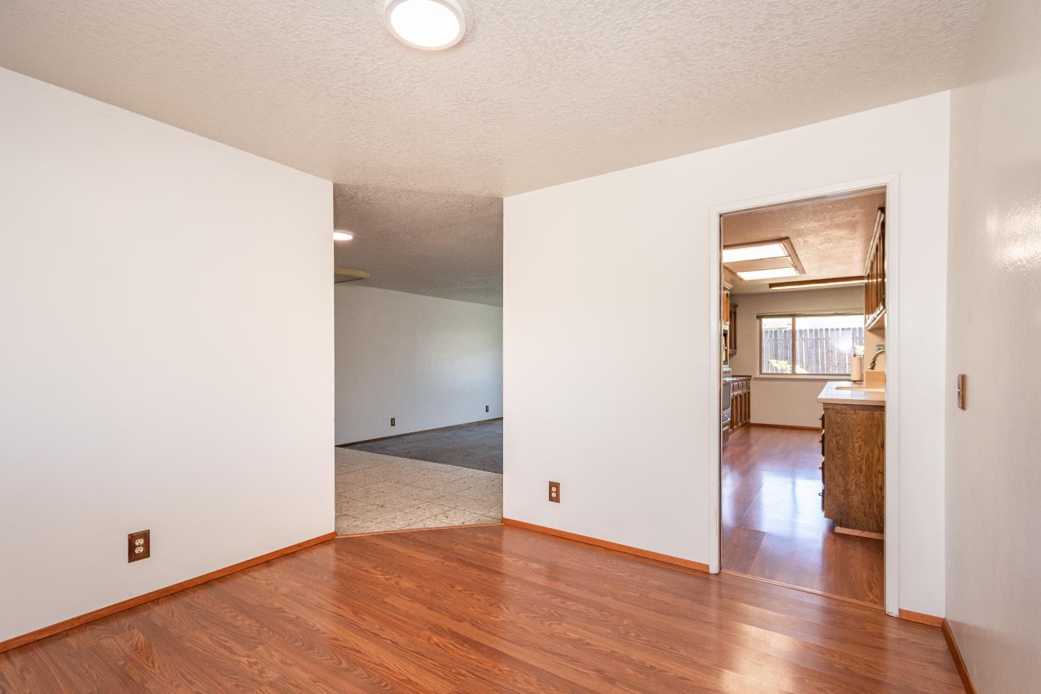Detail Gallery Image 14 of 65 For 5612 Jolly Ct, Fair Oaks,  CA 95628 - 3 Beds | 2 Baths