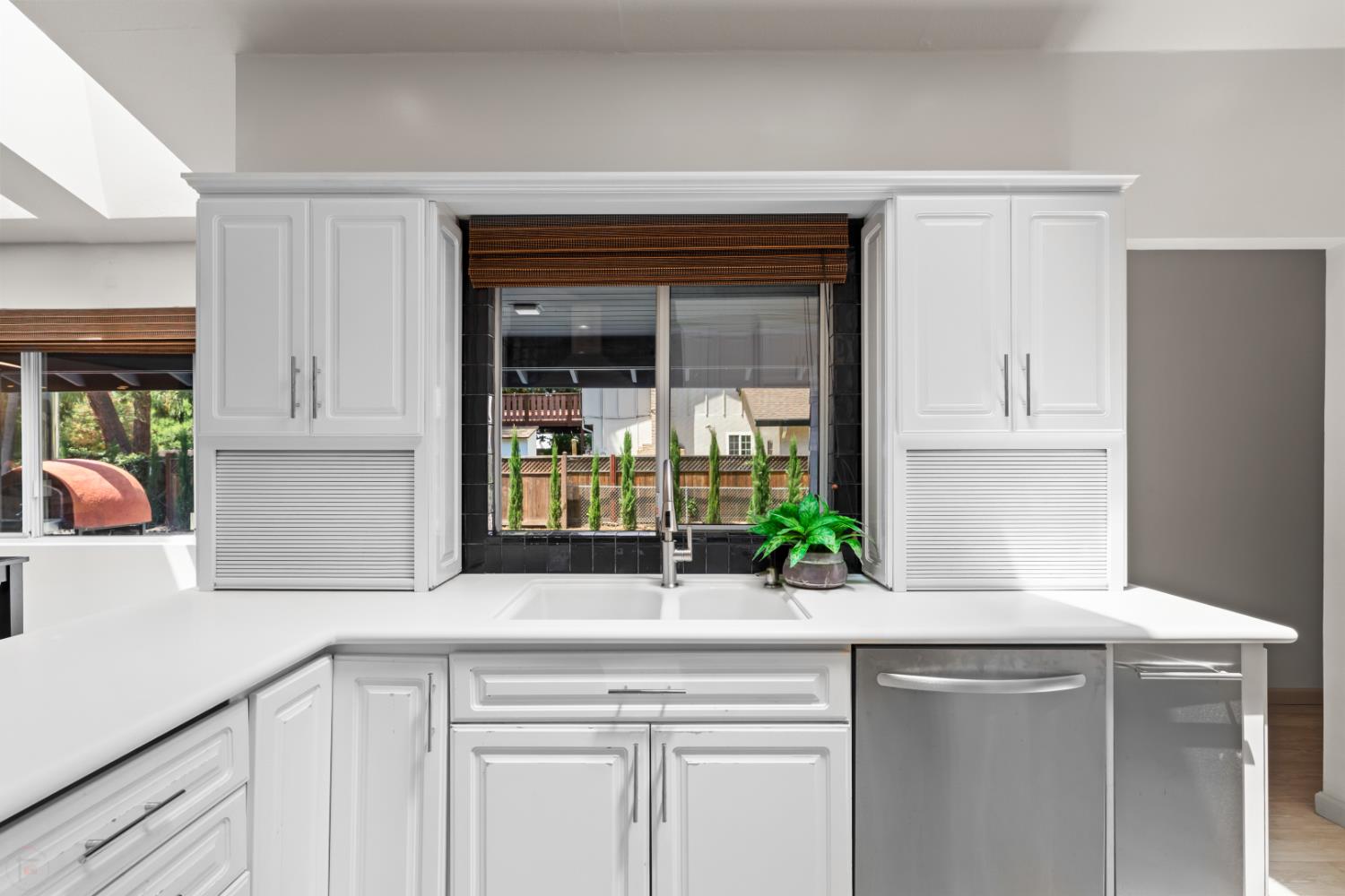 Detail Gallery Image 38 of 97 For 3221 Country Club Blvd, Stockton,  CA 95204 - 4 Beds | 3/1 Baths