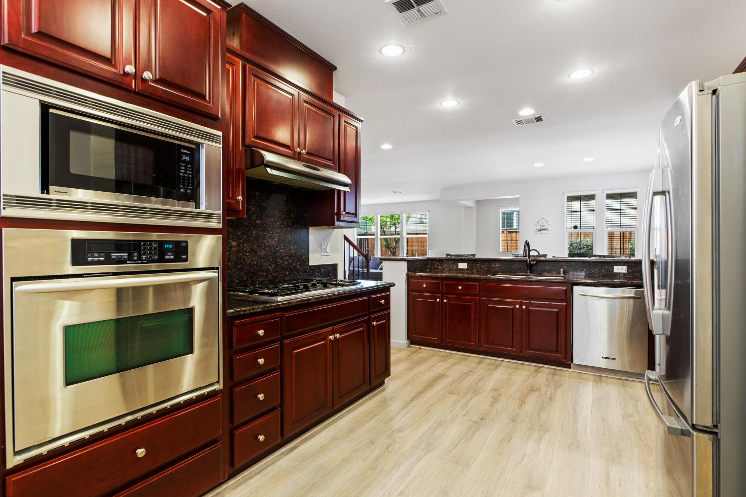 Detail Gallery Image 11 of 32 For 9477 California Oak Cir, Patterson,  CA 95363 - 4 Beds | 3/1 Baths