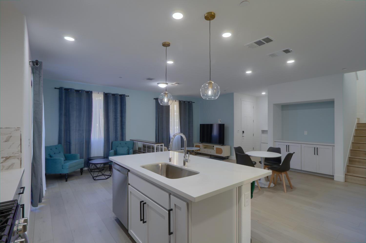 Detail Gallery Image 17 of 60 For 2183 Grady Cir, Woodland,  CA 95776 - 4 Beds | 2/1 Baths