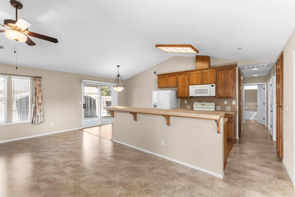 Detail Gallery Image 4 of 40 For 737 Young Ct, Galt,  CA 95632 - 2 Beds | 2 Baths