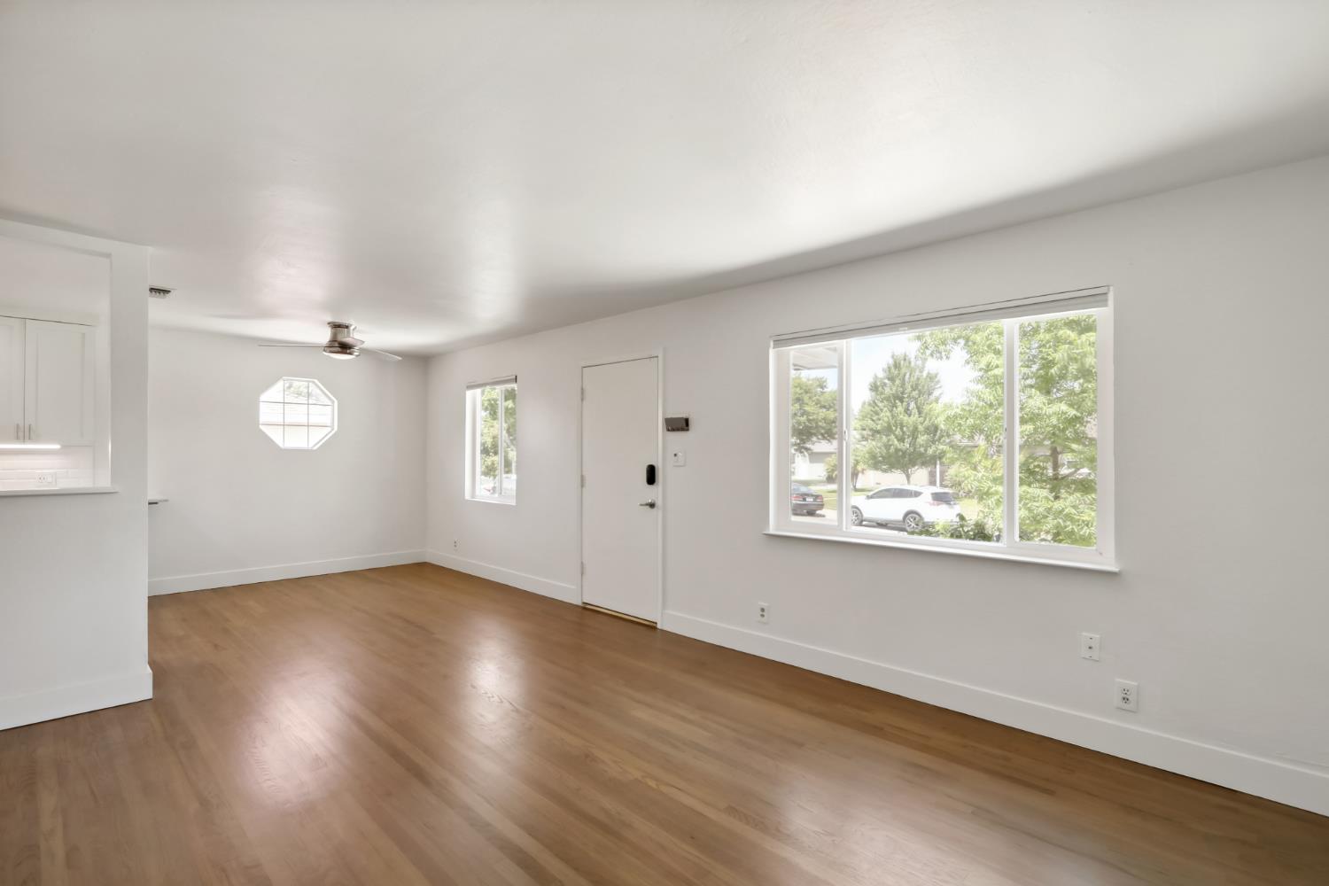 Detail Gallery Image 6 of 59 For 5250 71st St, Sacramento,  CA 95820 - 3 Beds | 1 Baths