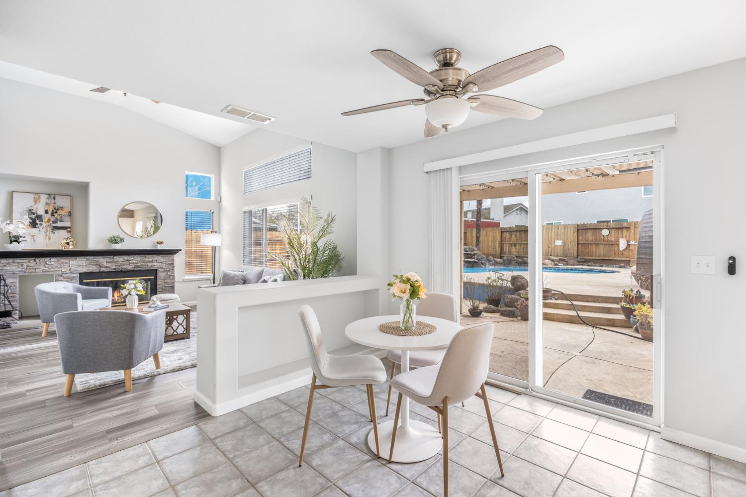 Detail Gallery Image 16 of 45 For 2111 Bridle Creek Cir, Tracy,  CA 95377 - 3 Beds | 2/1 Baths