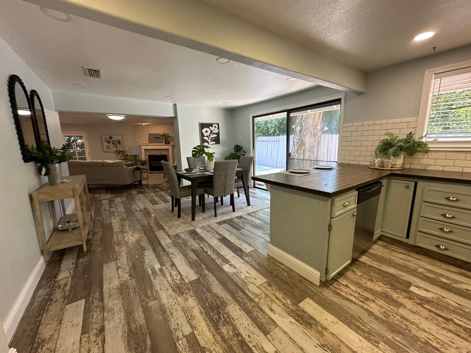 Detail Gallery Image 6 of 41 For 5640 North Ave, Carmichael,  CA 95608 - 4 Beds | 4 Baths