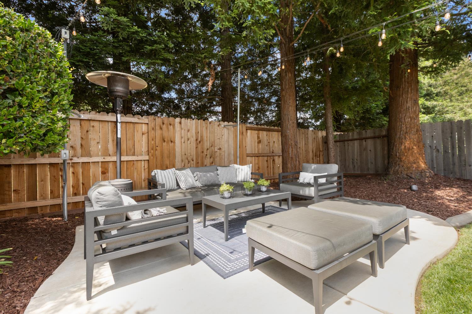 Detail Gallery Image 58 of 72 For 9180 Quail Cove Dr, Elk Grove,  CA 95624 - 5 Beds | 2/1 Baths