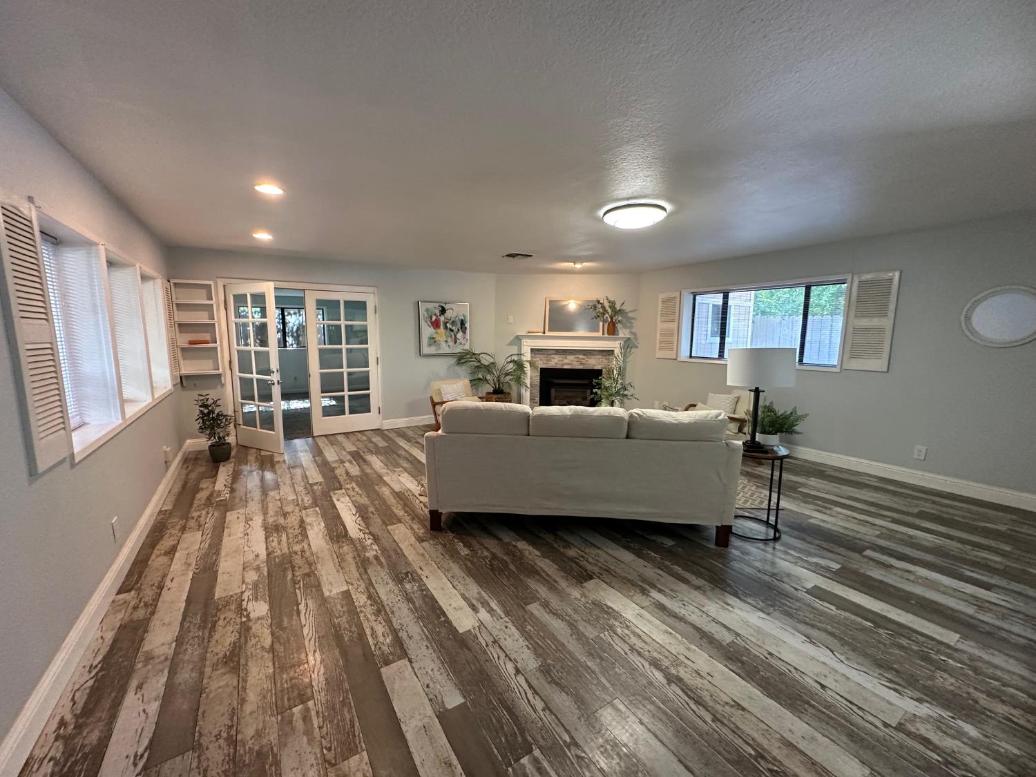 Detail Gallery Image 10 of 41 For 5640 North Ave, Carmichael,  CA 95608 - 4 Beds | 4 Baths