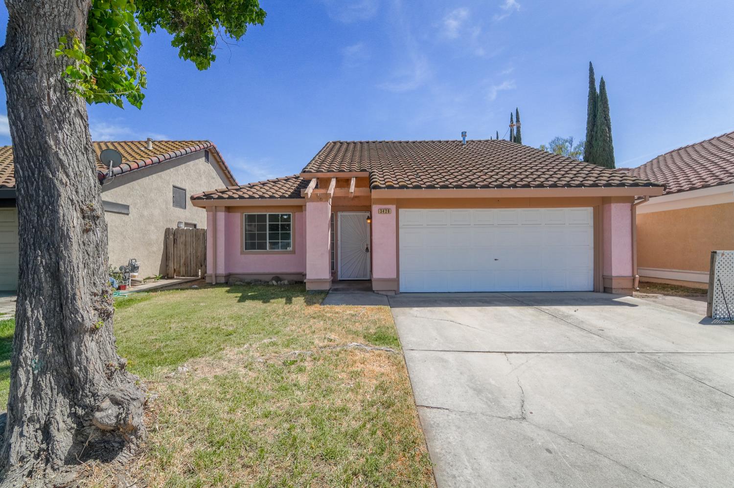 Detail Gallery Image 2 of 34 For 3428 Waynesboro Dr, Ceres,  CA 95307 - 3 Beds | 2 Baths