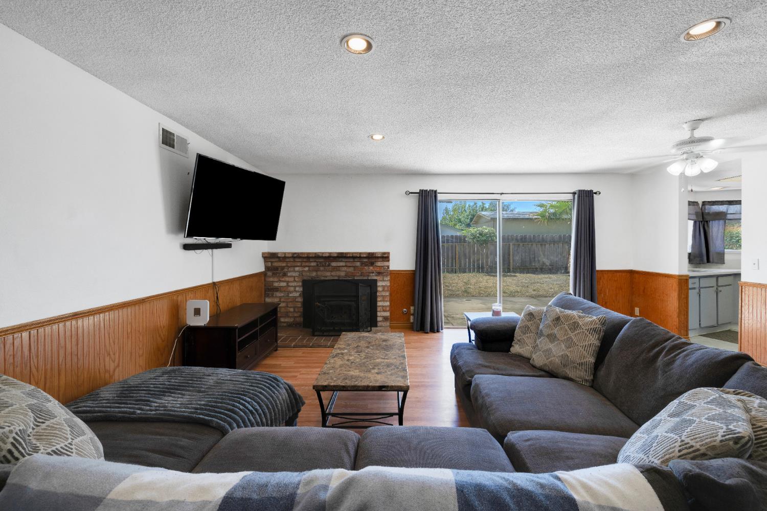 Detail Gallery Image 7 of 38 For 319 Valleywood Dr, Woodland,  CA 95695 - 3 Beds | 2 Baths