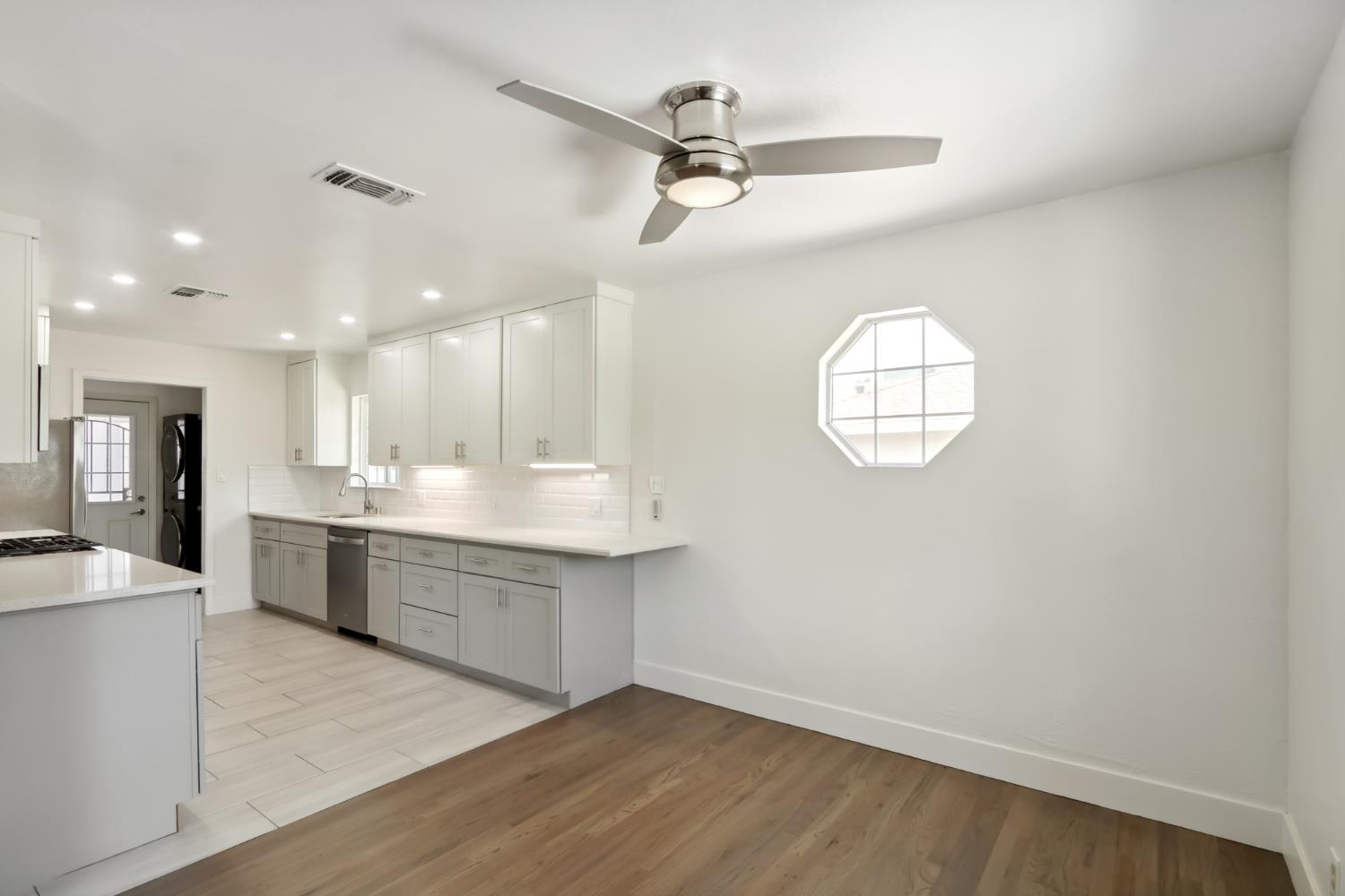 Detail Gallery Image 8 of 59 For 5250 71st St, Sacramento,  CA 95820 - 3 Beds | 1 Baths