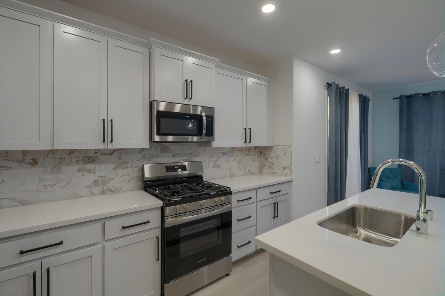 Detail Gallery Image 15 of 60 For 2183 Grady Cir, Woodland,  CA 95776 - 4 Beds | 2/1 Baths