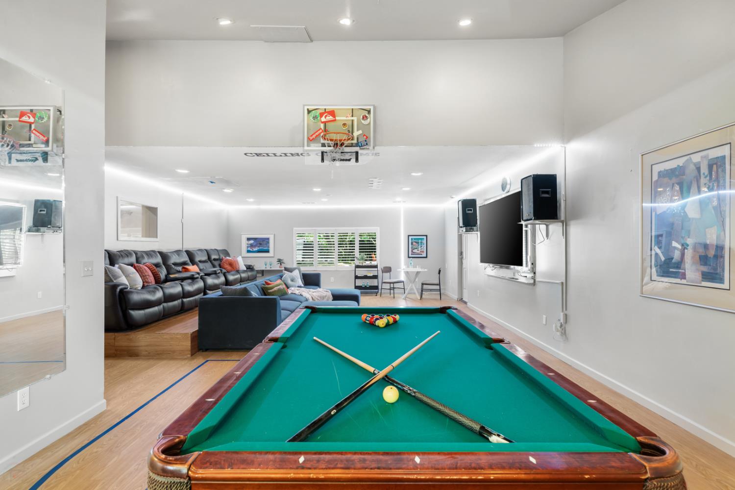 Detail Gallery Image 70 of 97 For 3221 Country Club Blvd, Stockton,  CA 95204 - 4 Beds | 3/1 Baths