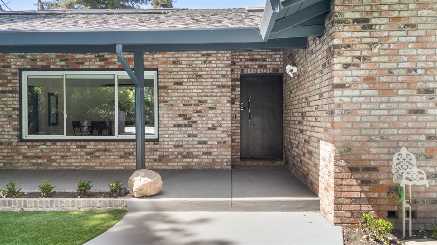 Detail Gallery Image 6 of 97 For 3221 Country Club Blvd, Stockton,  CA 95204 - 4 Beds | 3/1 Baths