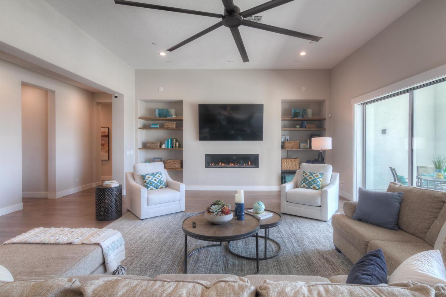 Detail Gallery Image 14 of 81 For 4009 Whitney Vista Ln, Rocklin,  CA 95677 - 4 Beds | 4/1 Baths