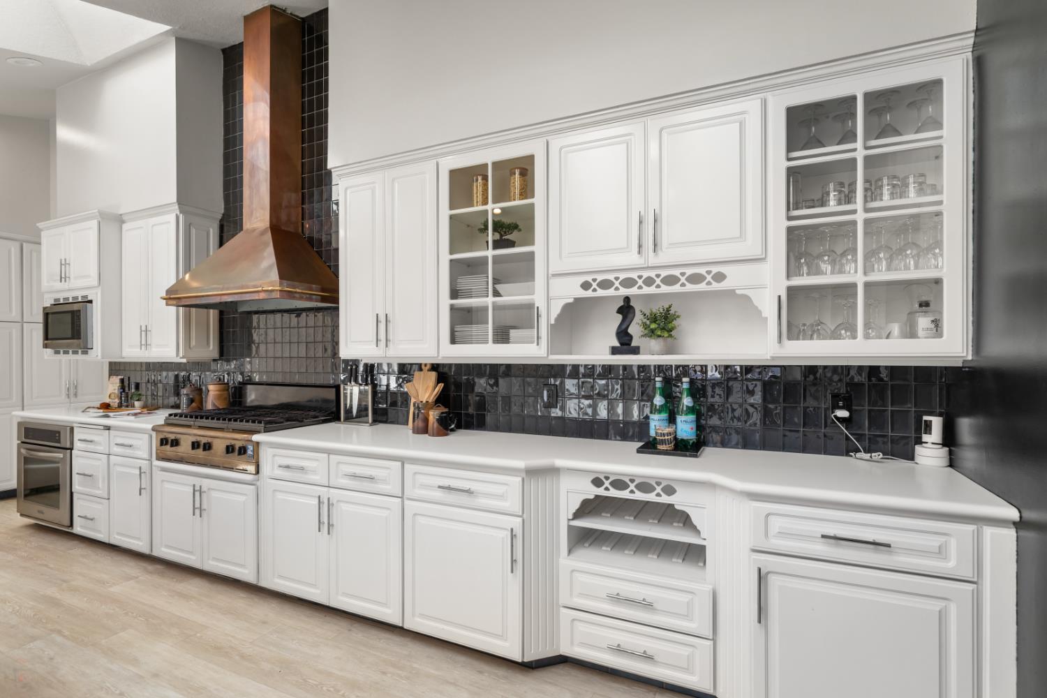 Detail Gallery Image 33 of 97 For 3221 Country Club Blvd, Stockton,  CA 95204 - 4 Beds | 3/1 Baths