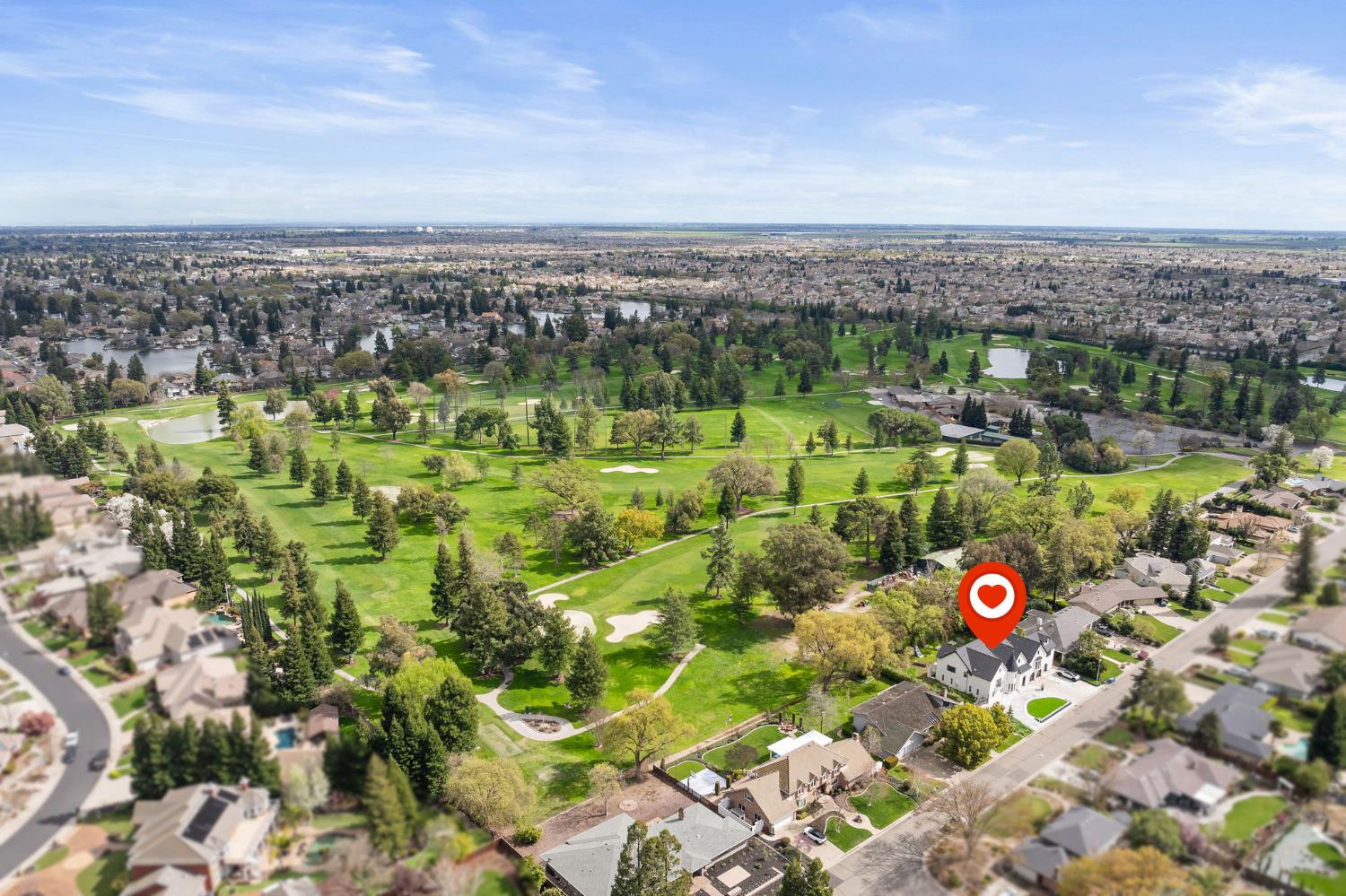 Detail Gallery Image 4 of 93 For 9425 S Wales Way, Elk Grove,  CA 95758 - 5 Beds | 5/1 Baths