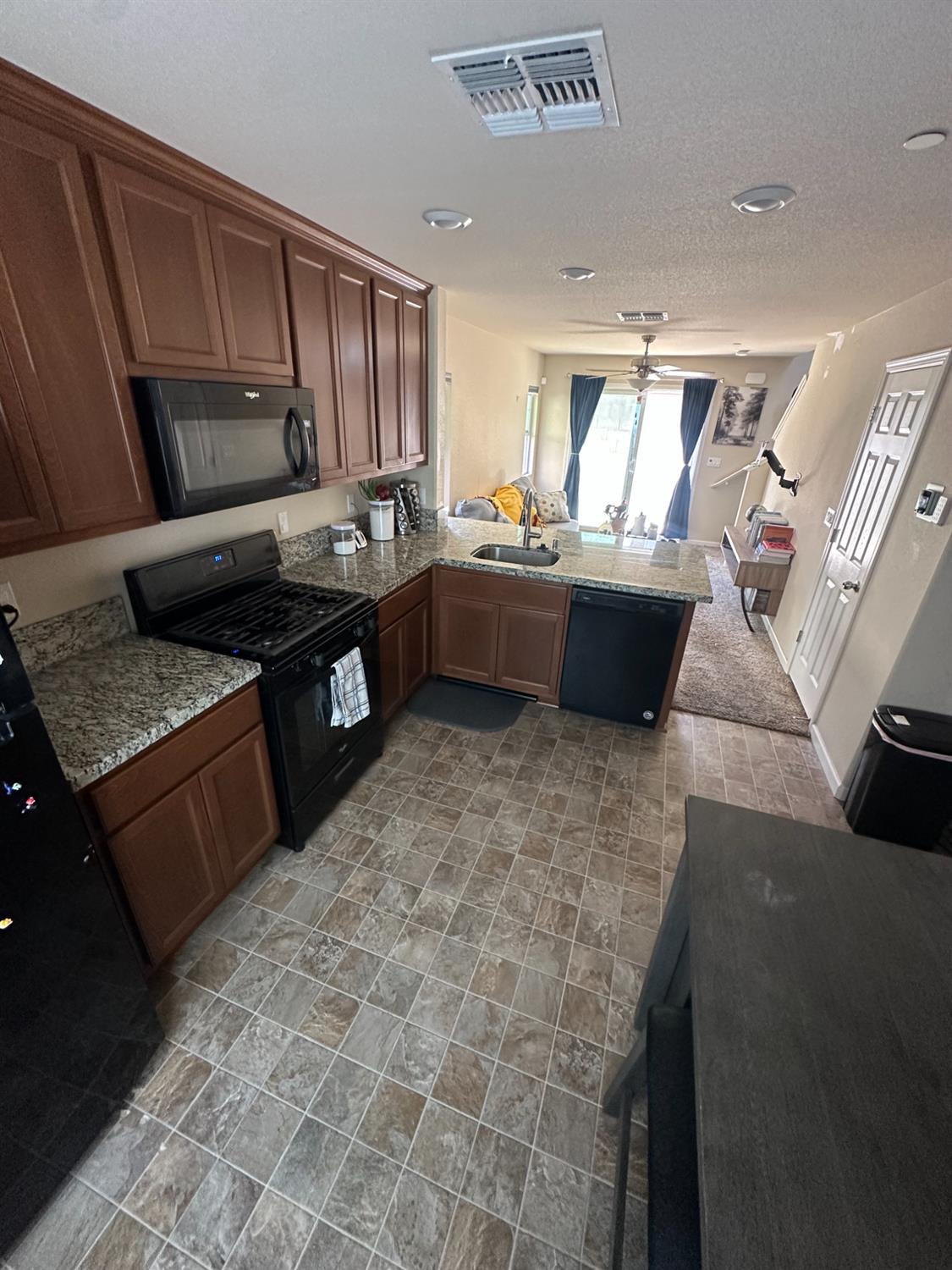 Detail Gallery Image 3 of 15 For 710 Ashwick Loop, Sacramento,  CA 95823 - 3 Beds | 1/1 Baths