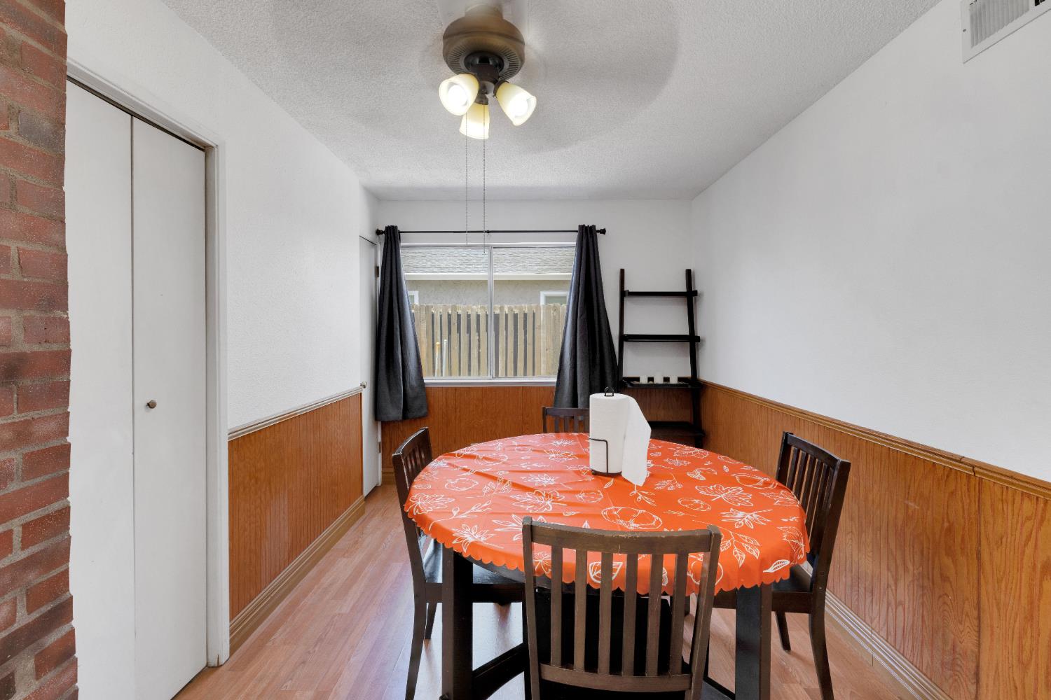Detail Gallery Image 15 of 38 For 319 Valleywood Dr, Woodland,  CA 95695 - 3 Beds | 2 Baths