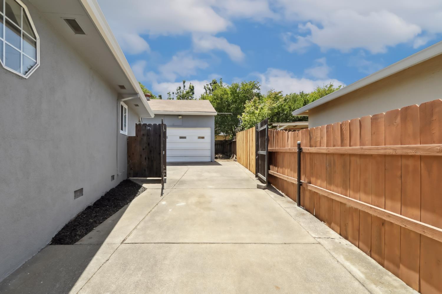 Detail Gallery Image 48 of 59 For 5250 71st St, Sacramento,  CA 95820 - 3 Beds | 1 Baths