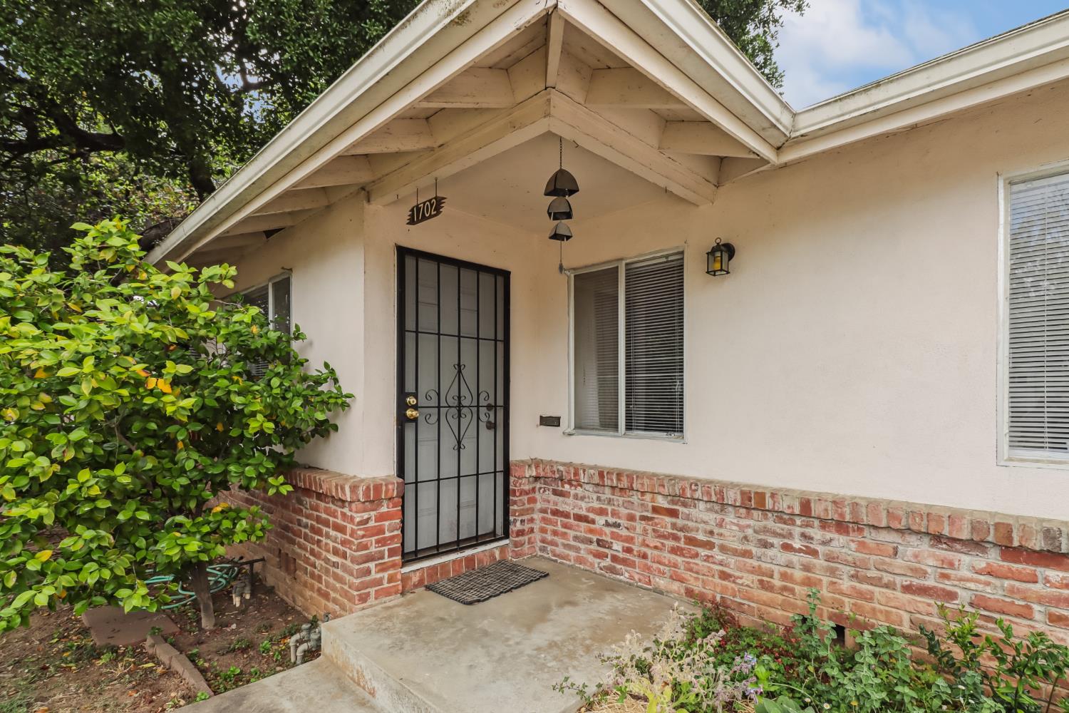 Detail Gallery Image 5 of 41 For 1702 Harian Way, Sacramento,  CA 95822 - – Beds | – Baths
