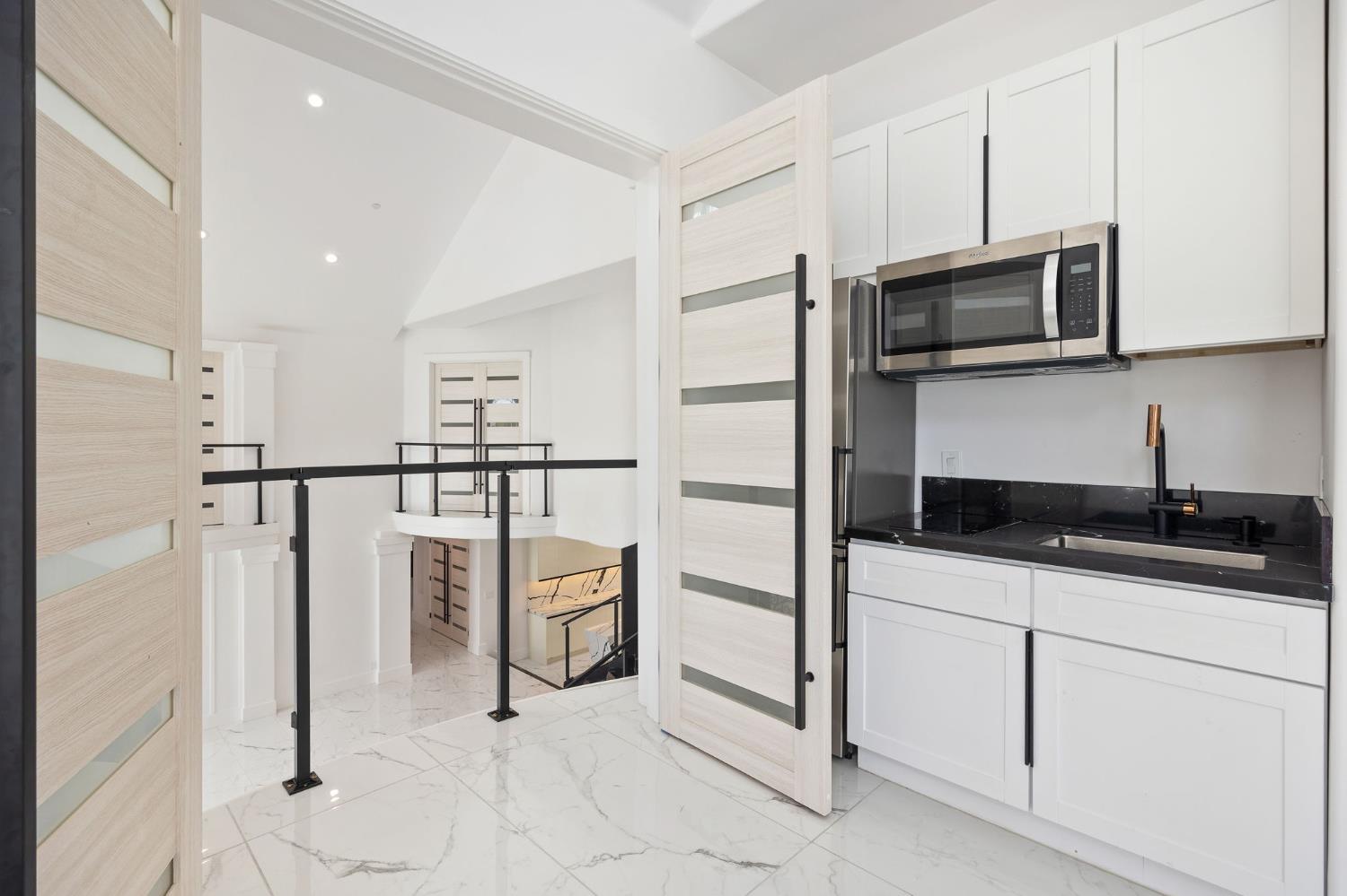 Detail Gallery Image 32 of 93 For 9425 S Wales Way, Elk Grove,  CA 95758 - 5 Beds | 5/1 Baths