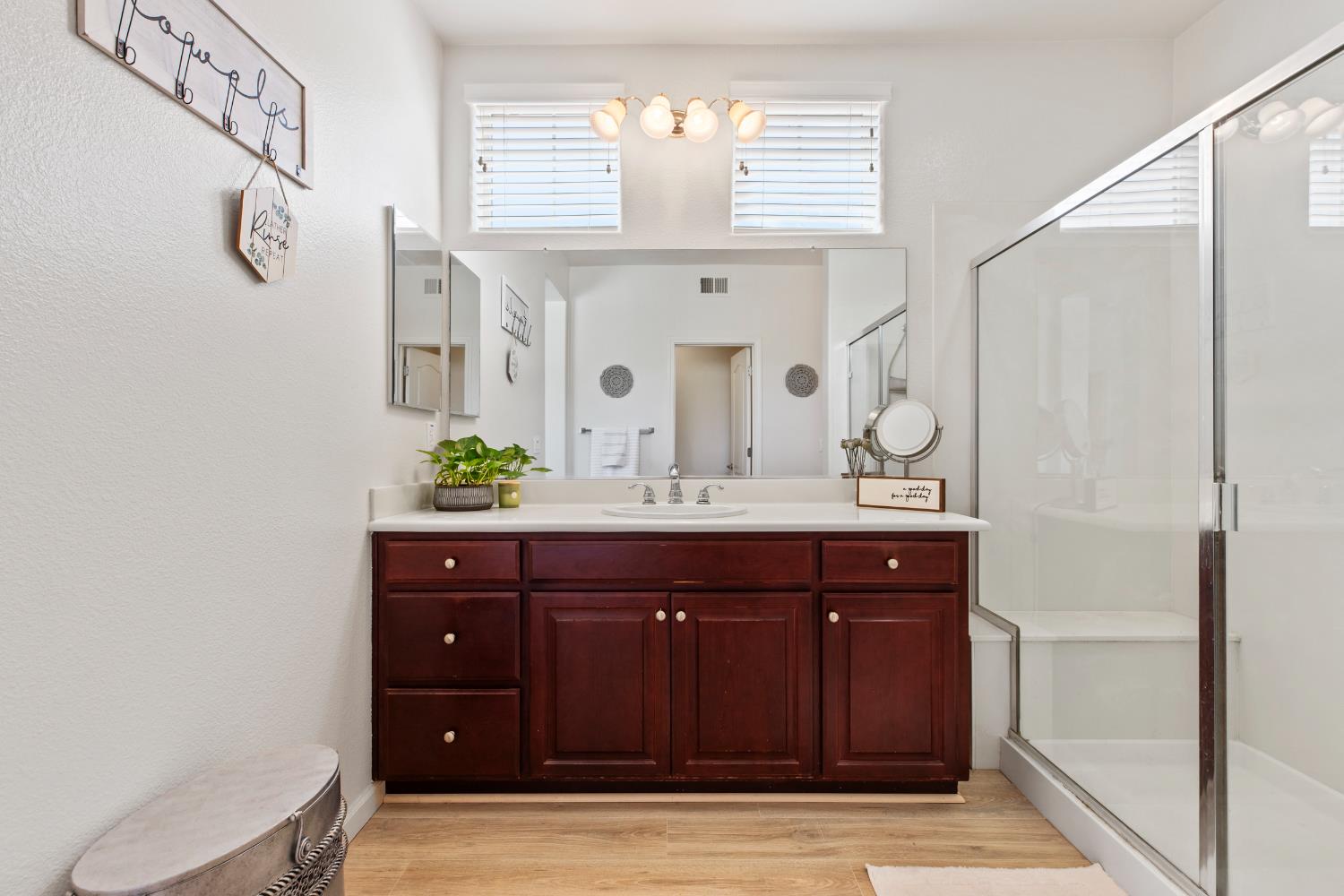 Detail Gallery Image 20 of 32 For 9477 California Oak Cir, Patterson,  CA 95363 - 4 Beds | 3/1 Baths