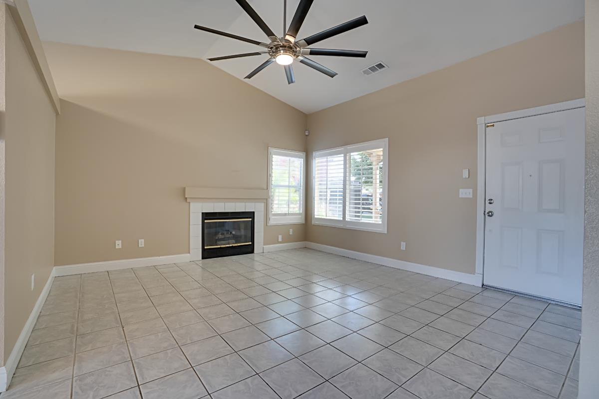 Detail Gallery Image 3 of 20 For 2445 Little Aston Way, Stockton,  CA 95206 - 2 Beds | 2 Baths