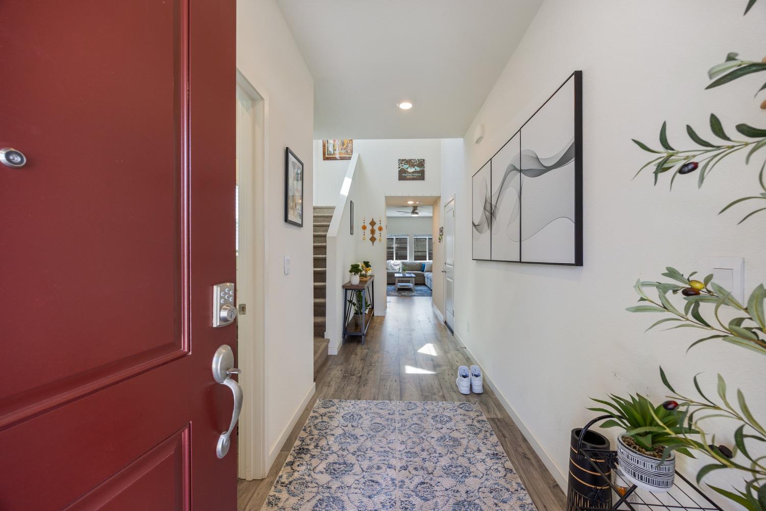 Detail Gallery Image 4 of 25 For 9017 Farmstead Cir, Roseville,  CA 95747 - 4 Beds | 2/1 Baths