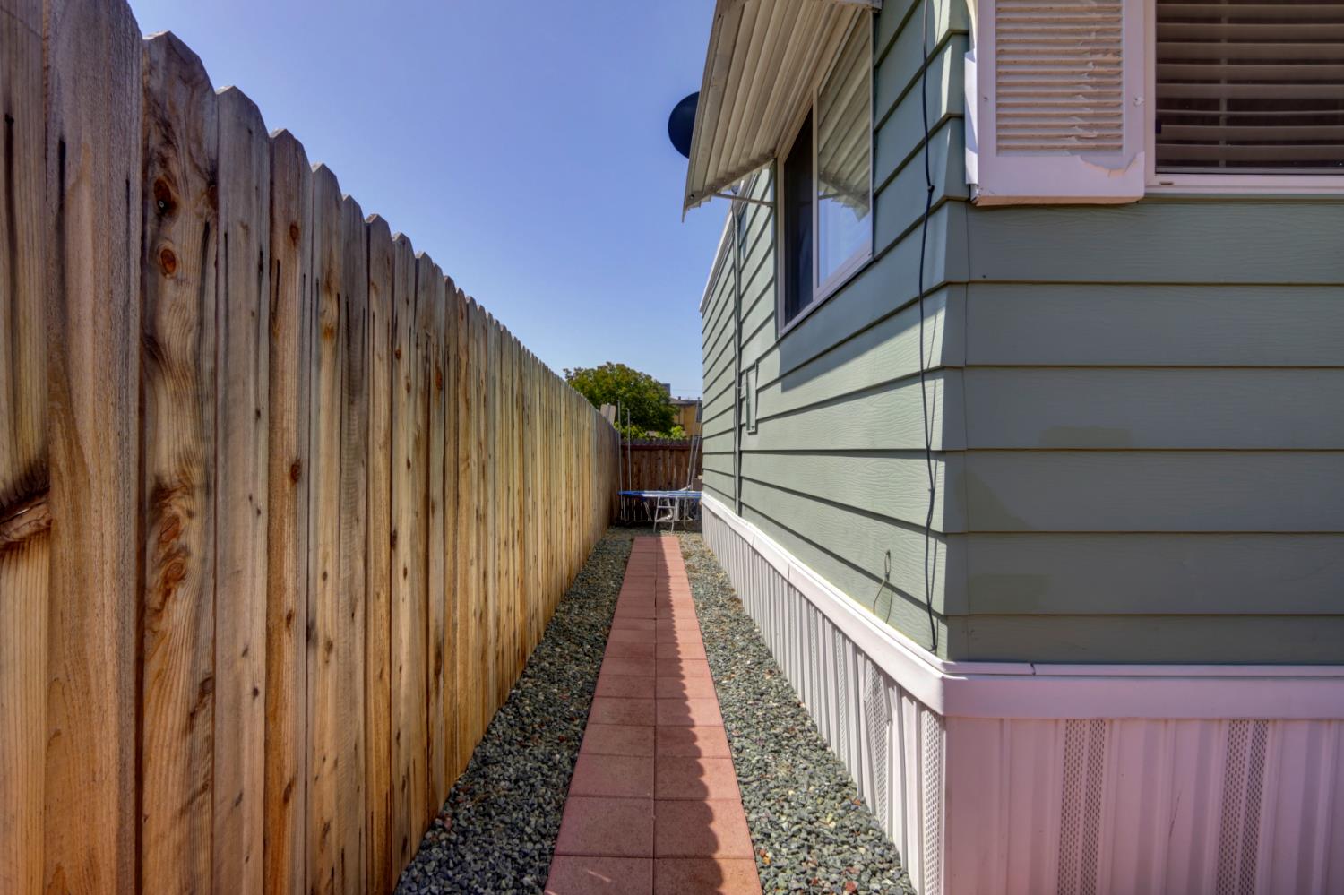 Detail Gallery Image 37 of 41 For 7005 Pleasure Ln, Sacramento,  CA 95823 - 3 Beds | 2 Baths