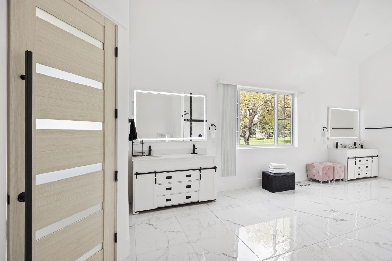 Detail Gallery Image 45 of 93 For 9425 S Wales Way, Elk Grove,  CA 95758 - 5 Beds | 5/1 Baths