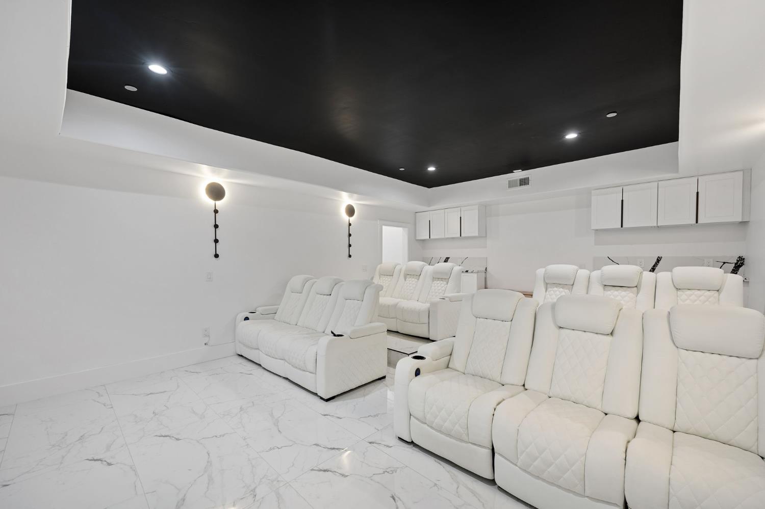 Detail Gallery Image 23 of 93 For 9425 S Wales Way, Elk Grove,  CA 95758 - 5 Beds | 5/1 Baths