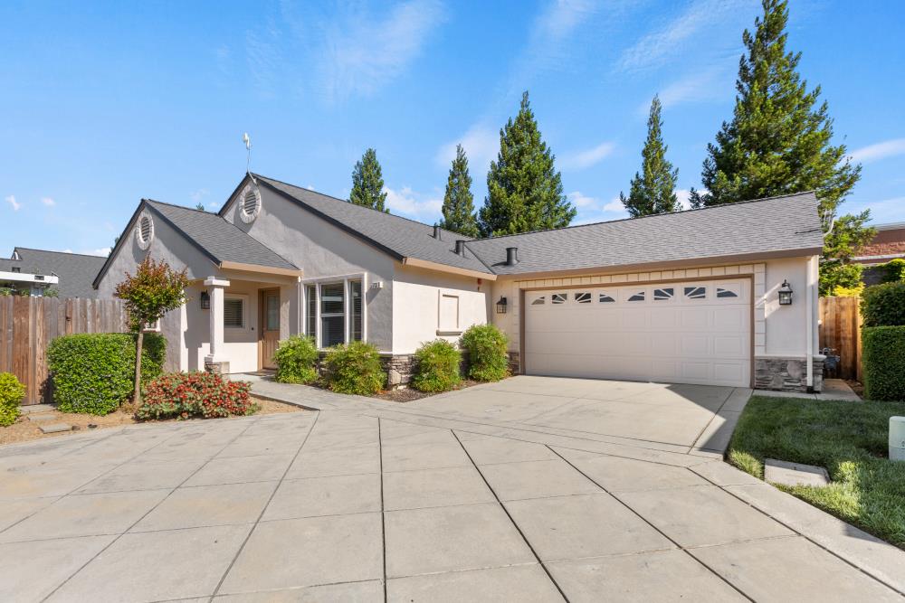 Detail Gallery Image 1 of 40 For 737 Young Ct, Galt,  CA 95632 - 2 Beds | 2 Baths
