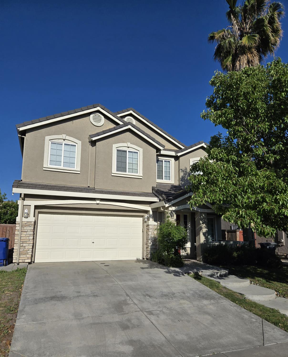 Detail Gallery Image 1 of 18 For 12 Jackdaw Ct, Sacramento,  CA 95834 - 5 Beds | 2/1 Baths