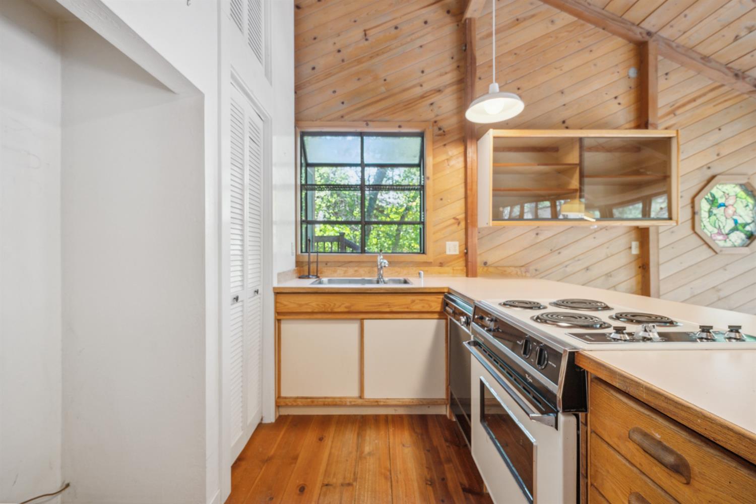 Detail Gallery Image 12 of 38 For 17836 Oriole Ct, Penn Valley,  CA 95946 - 2 Beds | 2 Baths