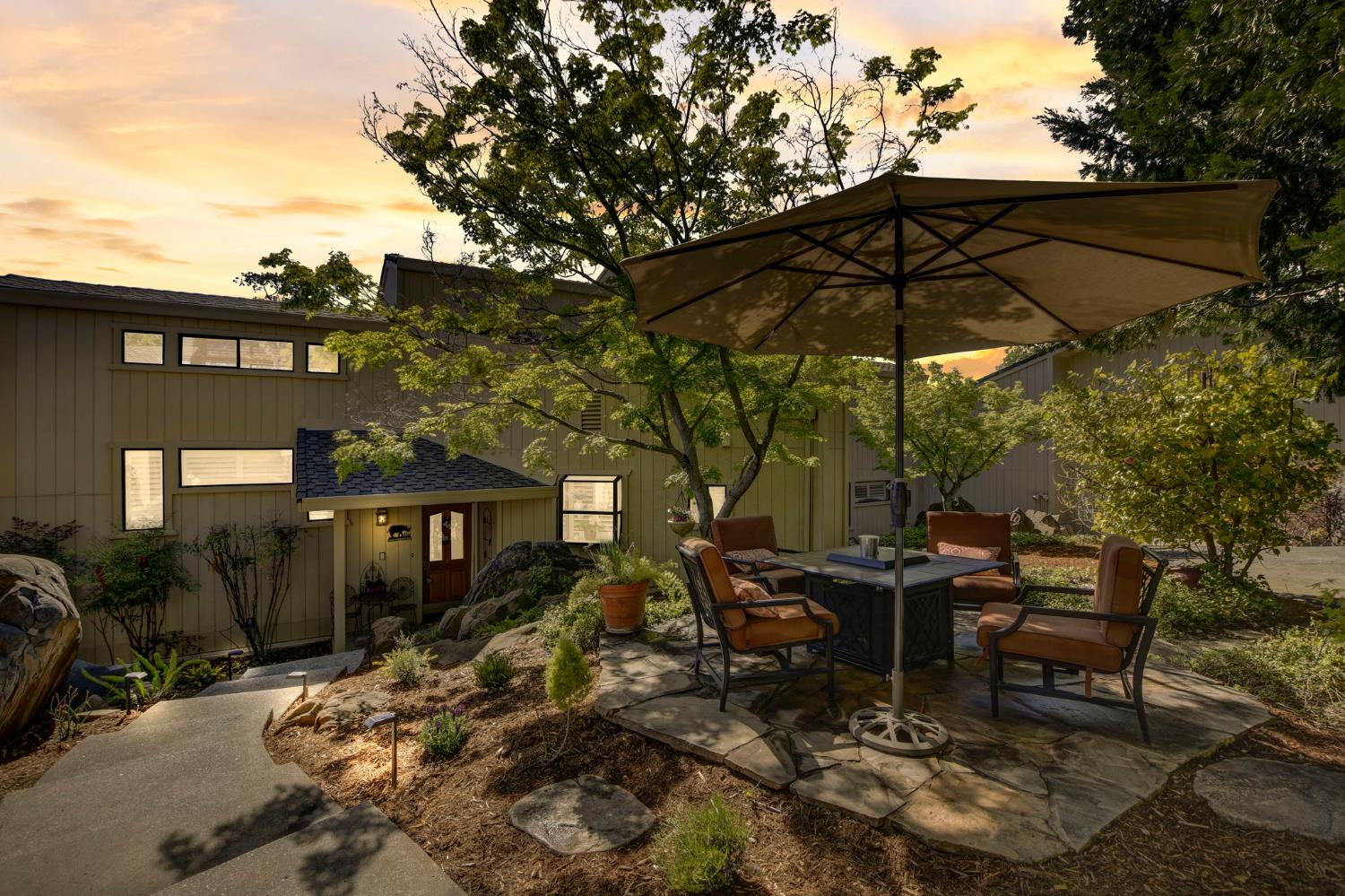 Detail Gallery Image 2 of 35 For 6165 Viewridge Dr, Auburn,  CA 95602 - 3 Beds | 2 Baths