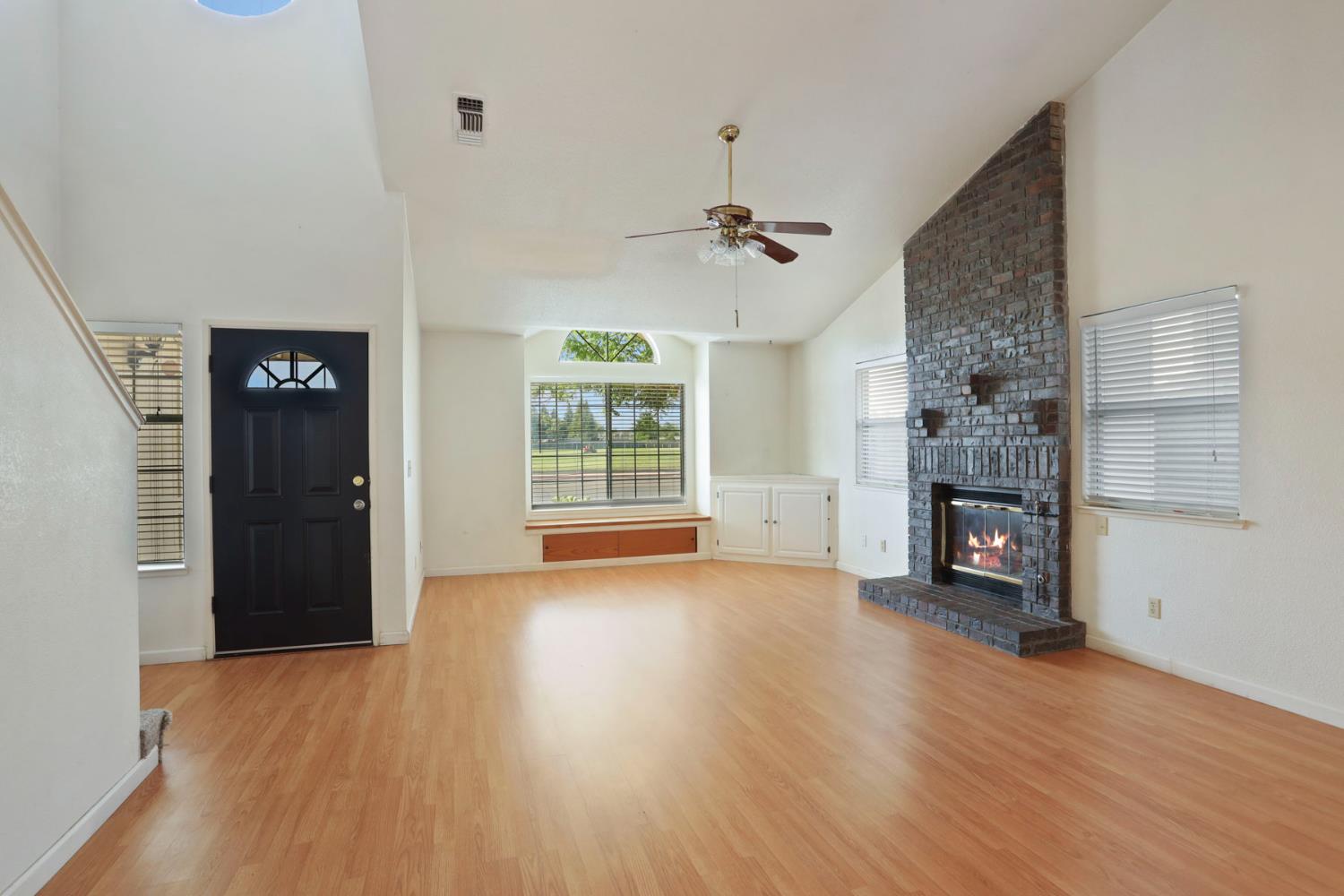 Detail Gallery Image 6 of 37 For 861 E Hawkeye Ave, Turlock,  CA 95380 - 3 Beds | 2/1 Baths