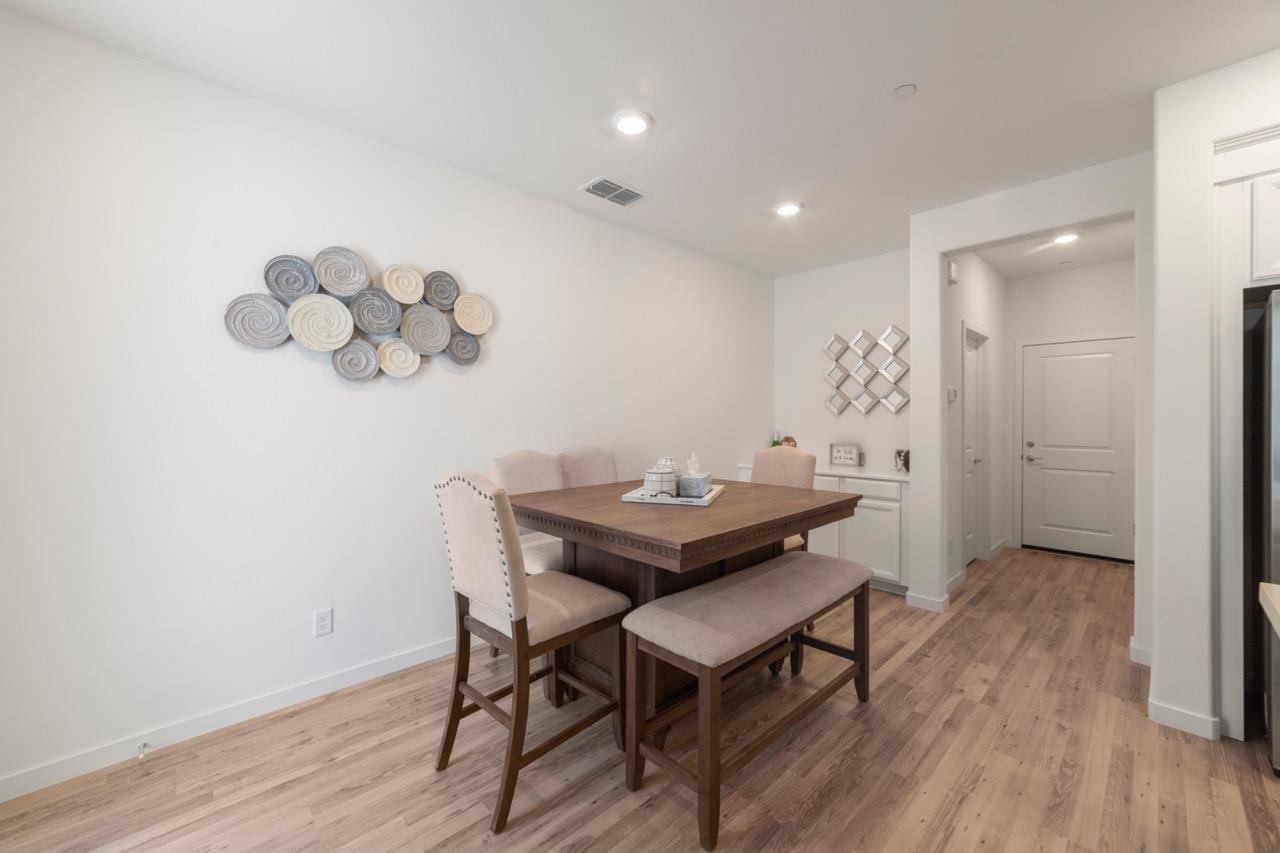 Detail Gallery Image 9 of 44 For 3074 Seaspray Walk, Sacramento,  CA 95833 - 3 Beds | 2/1 Baths