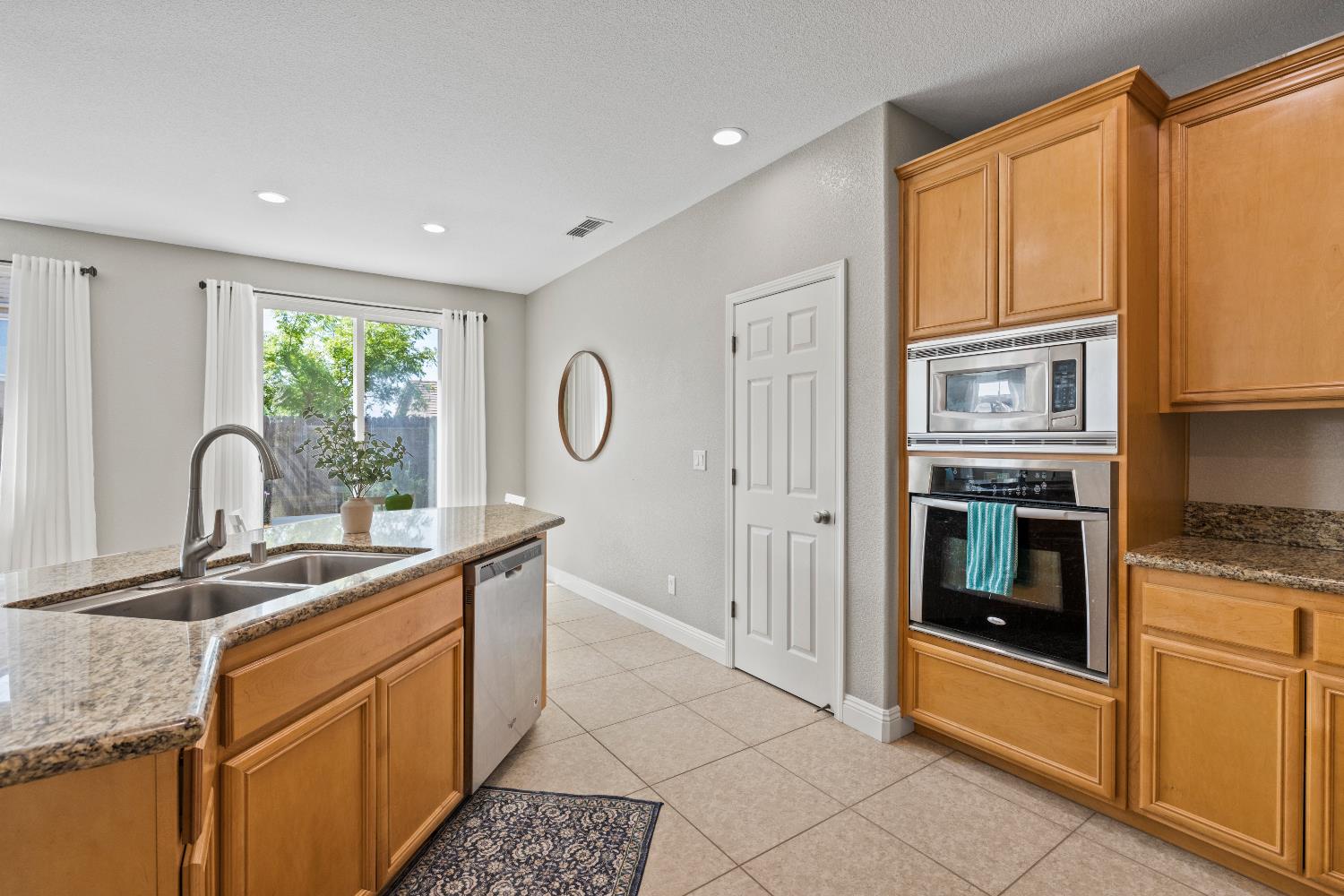 Detail Gallery Image 11 of 34 For 5425 Mossy Stone Way, Rancho Cordova,  CA 95742 - 3 Beds | 2 Baths