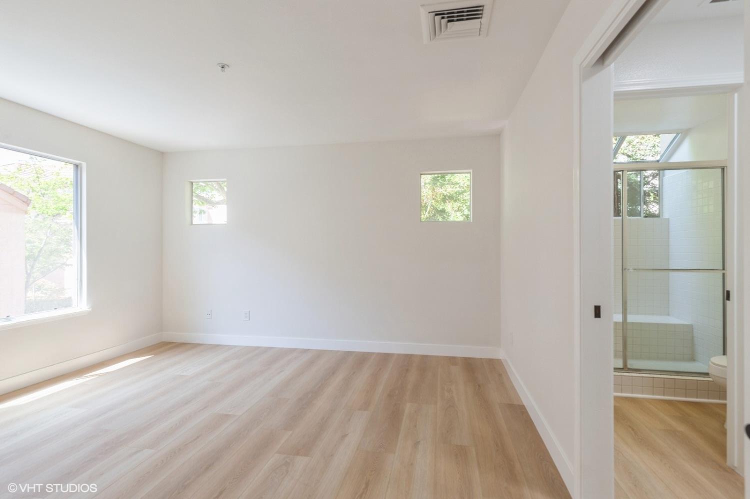 Detail Gallery Image 11 of 48 For 987 Asilomar Ter #2,  Sunnyvale,  CA 94086 - 2 Beds | 2/1 Baths