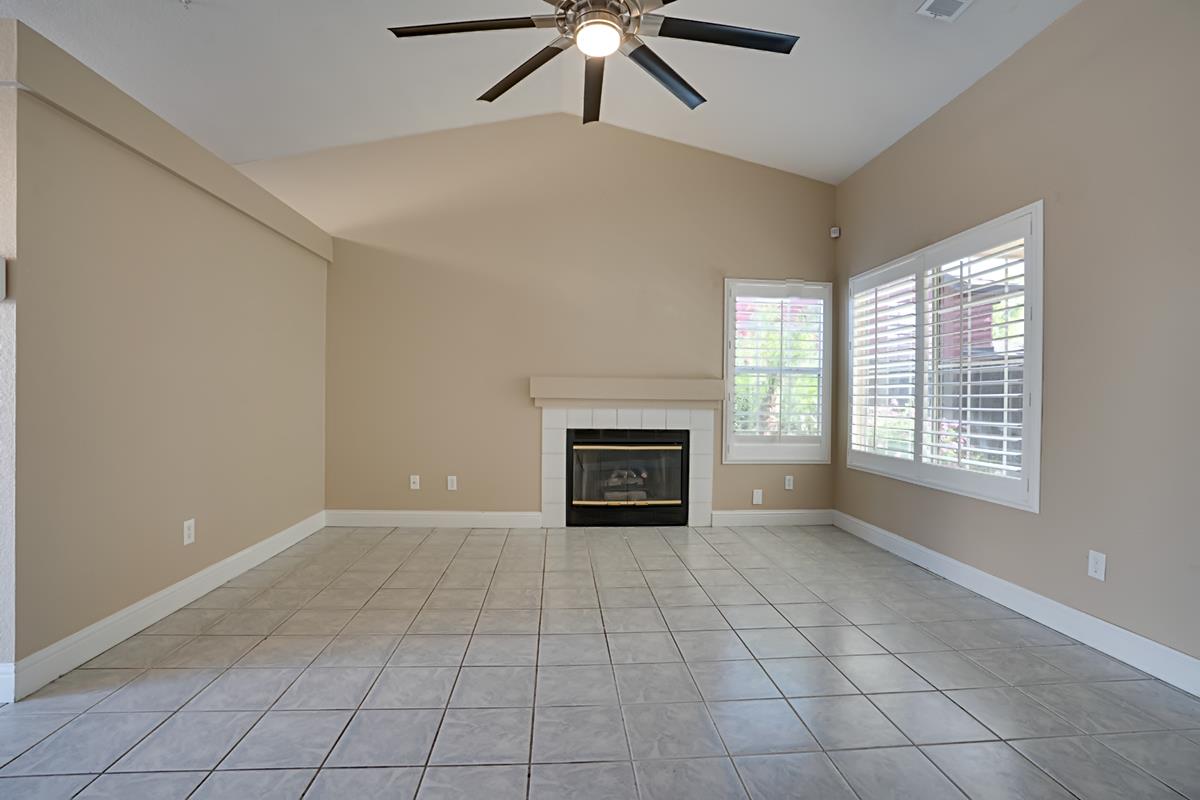 Detail Gallery Image 4 of 20 For 2445 Little Aston Way, Stockton,  CA 95206 - 2 Beds | 2 Baths