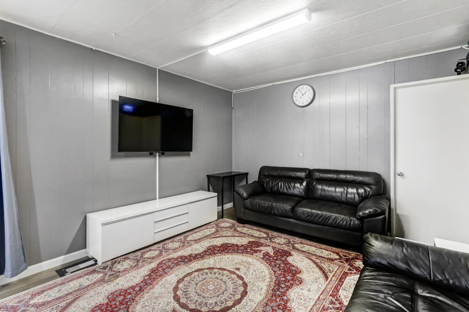 Detail Gallery Image 3 of 41 For 7005 Pleasure Ln, Sacramento,  CA 95823 - 3 Beds | 2 Baths