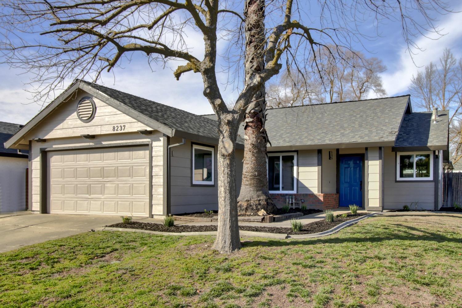 Detail Gallery Image 1 of 38 For 8237 Auberry Dr, Sacramento,  CA 95828 - 3 Beds | 2 Baths